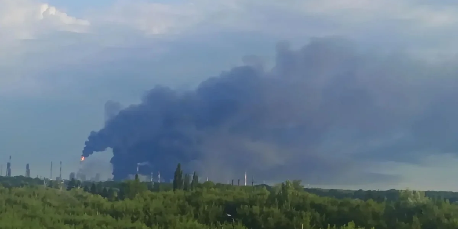 Дрон шабуылынан кейін Ресейдегі алып мұнай зауыты тоқтап қалды
