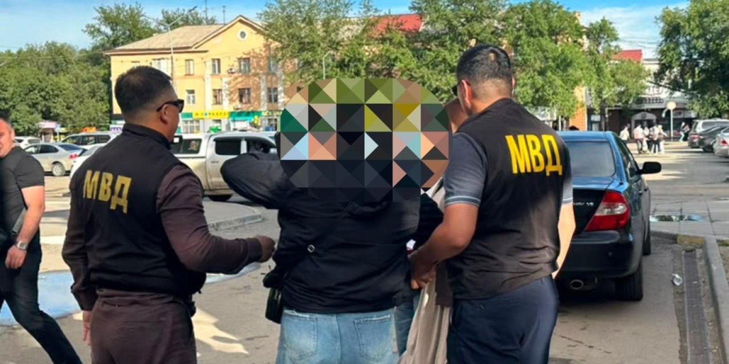 «Зорлады деп айтамын»: Ақтөбелік әйел ер адамды қорқытып ақша бопсалаған