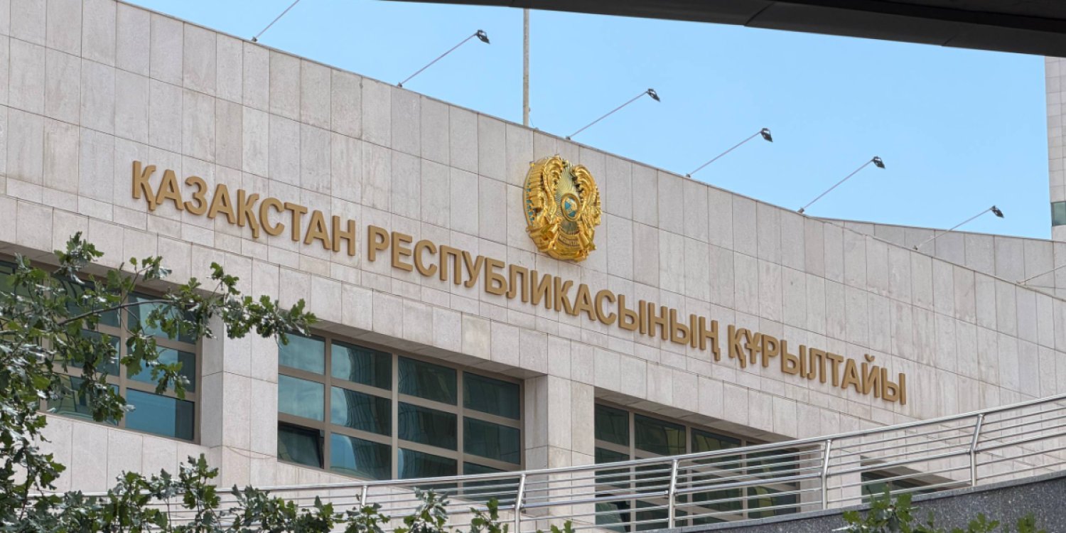 Құрылтайды кім басқарады?