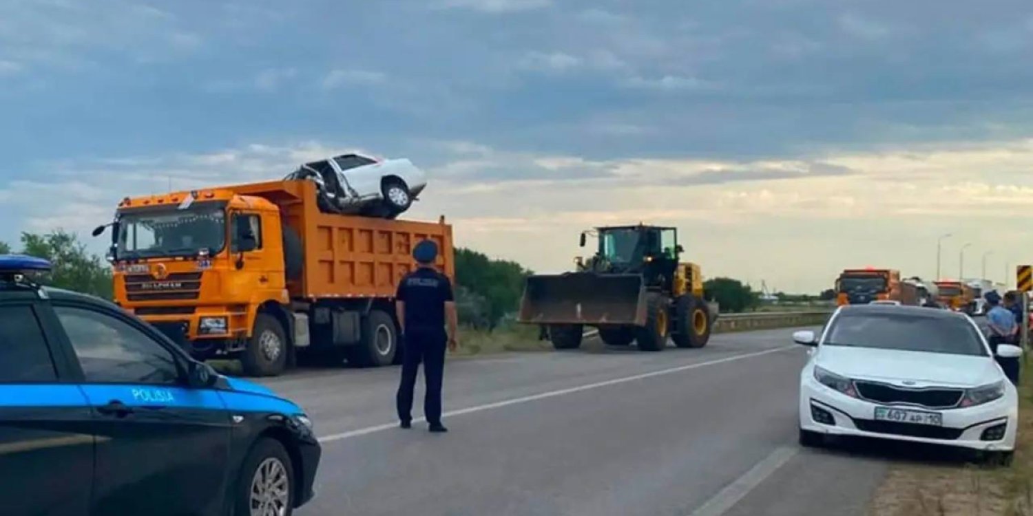 Қостанай облысындағы жантүршігерлік жол апаты: Екі адам қаза тапты