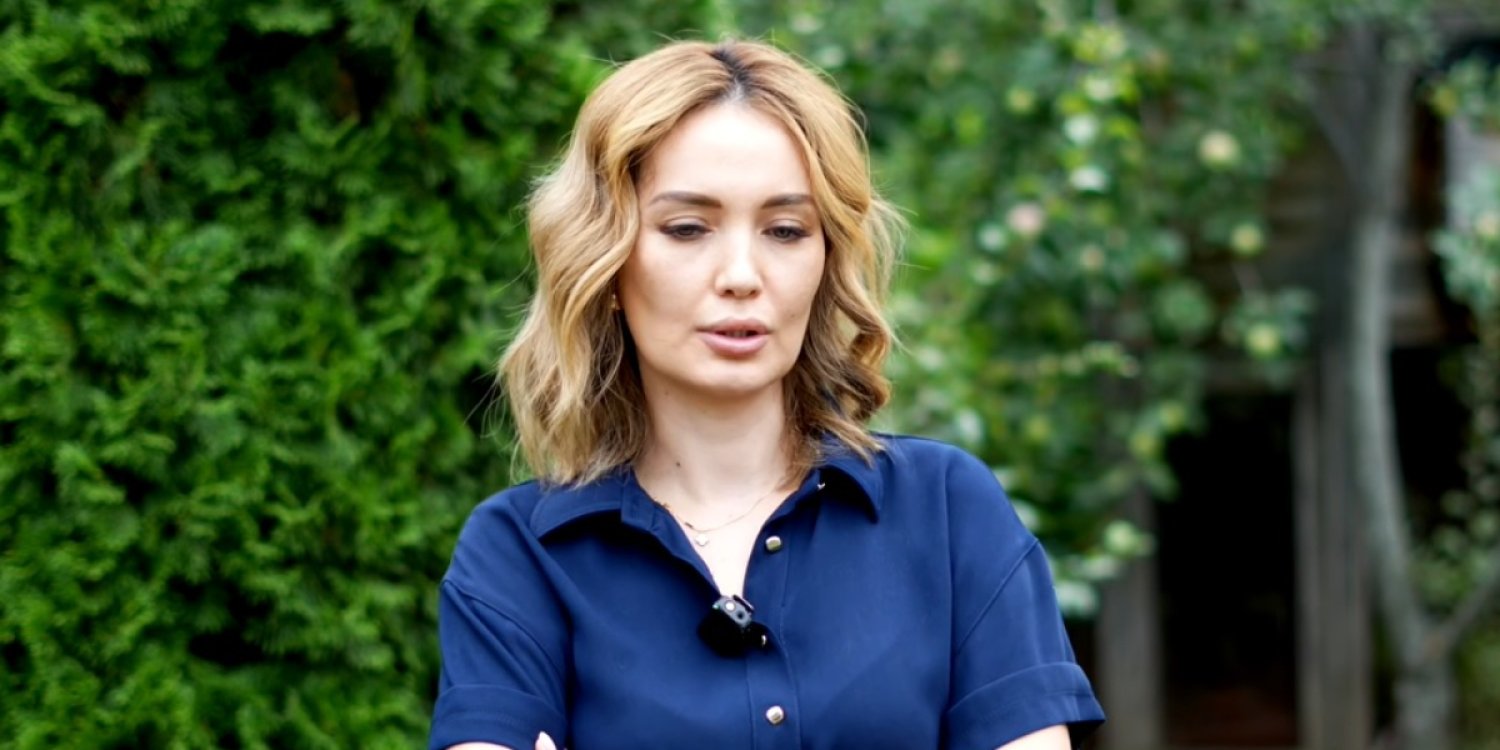 "Туыстары бөтенсіді". Сая Оразғалиева не үшін ажырасқанын айтты