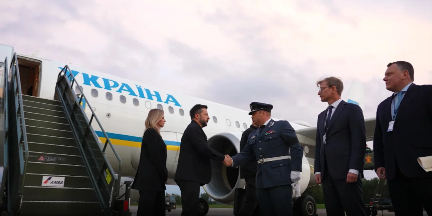 Зеленский мінген ұшақ дронмен соқтығыса жаздады