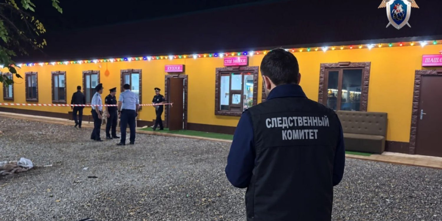 Ер адам дәмхана ішінде әйелі мен қызын атып өлтірді