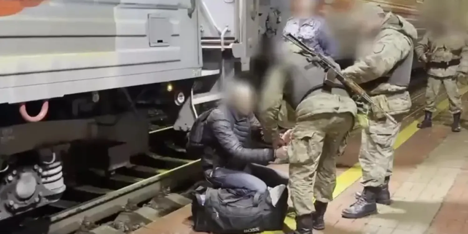 Теміртауда есірткі өндірісін ұйымдастырды деген күдікті Ресейден Қазақстанға жеткізілді