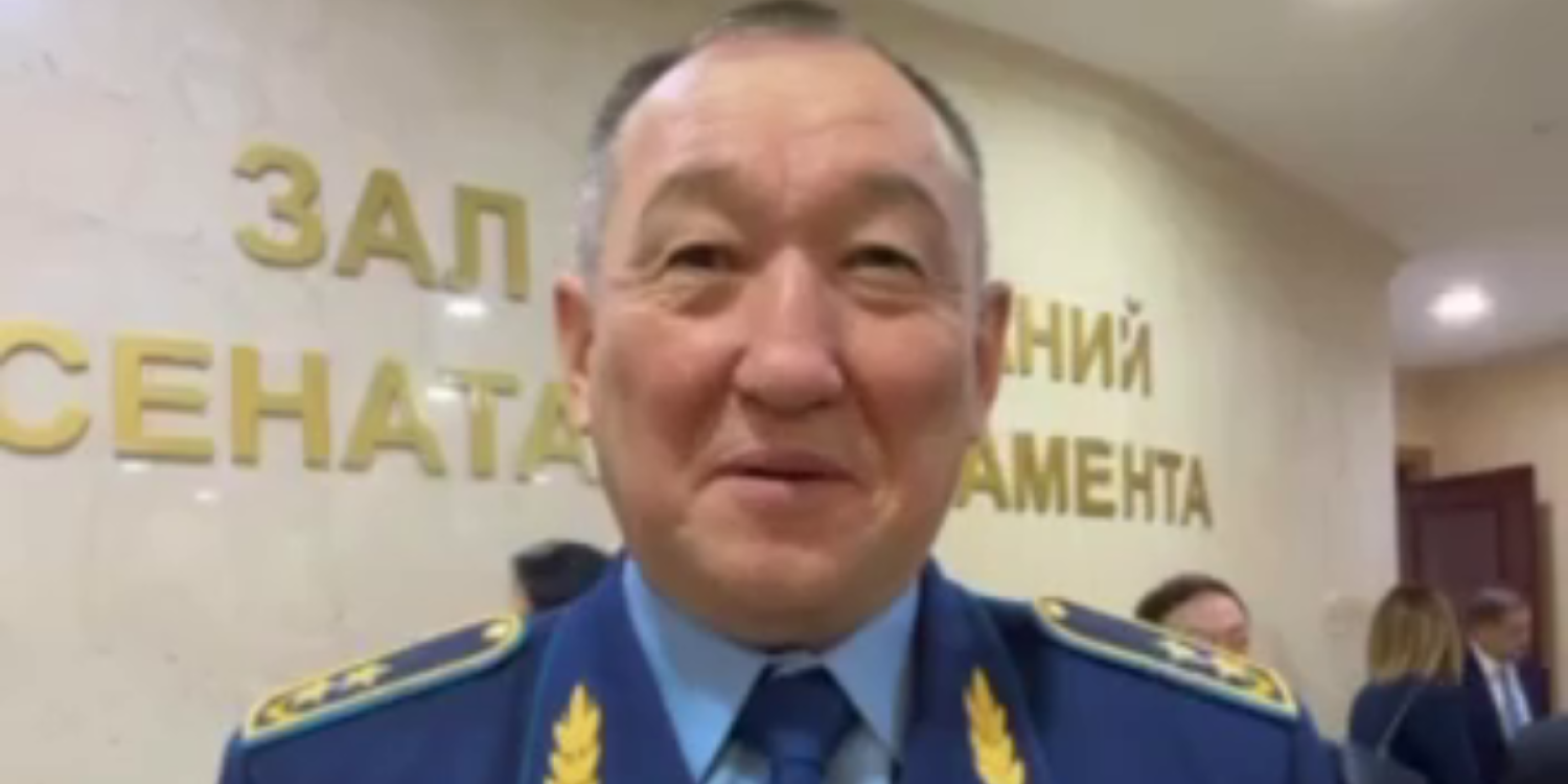 "Да вы что?": Қорғаныс министрлігі Қосановтың күлген видеосына түсініктеме берді 