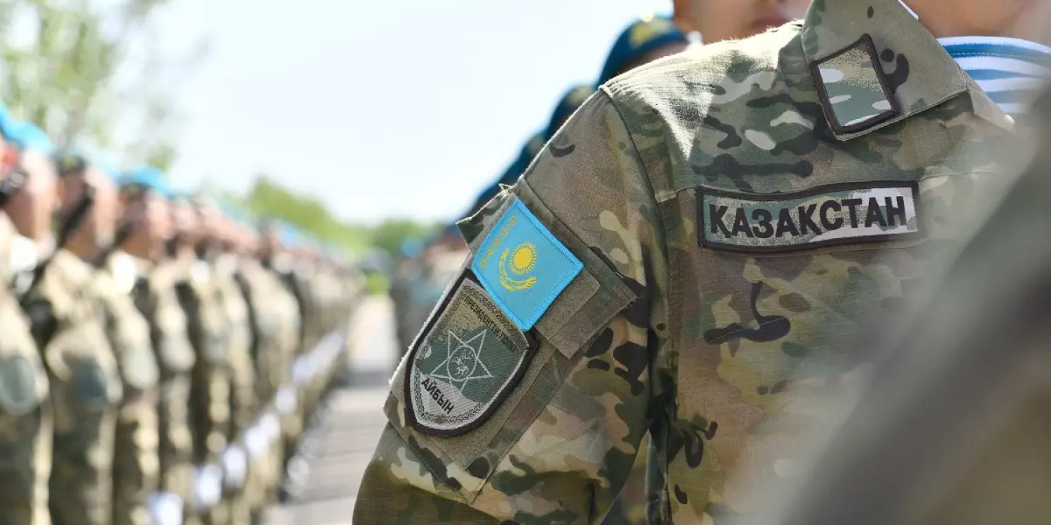 Каспийдегі қайғылы жағдай: Қаза тапқан 14 сарбаз мемлекеттік награда берілді