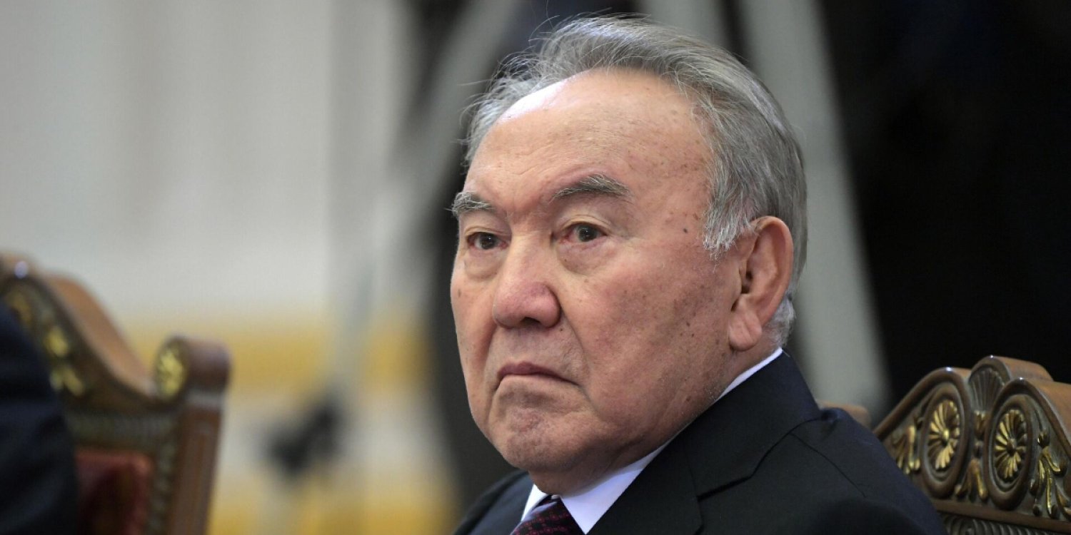 Назарбаев қаза тапқан әскерилердің отбасы мен жақындарына көңіл айтты