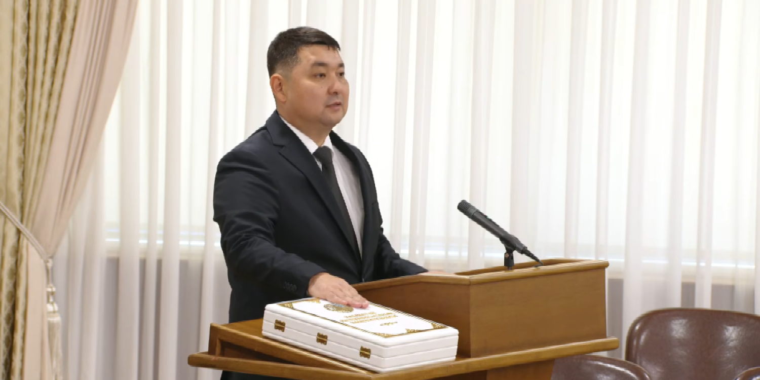 Мұрат Мұханов ТЖМ министрі ретінде ант берді