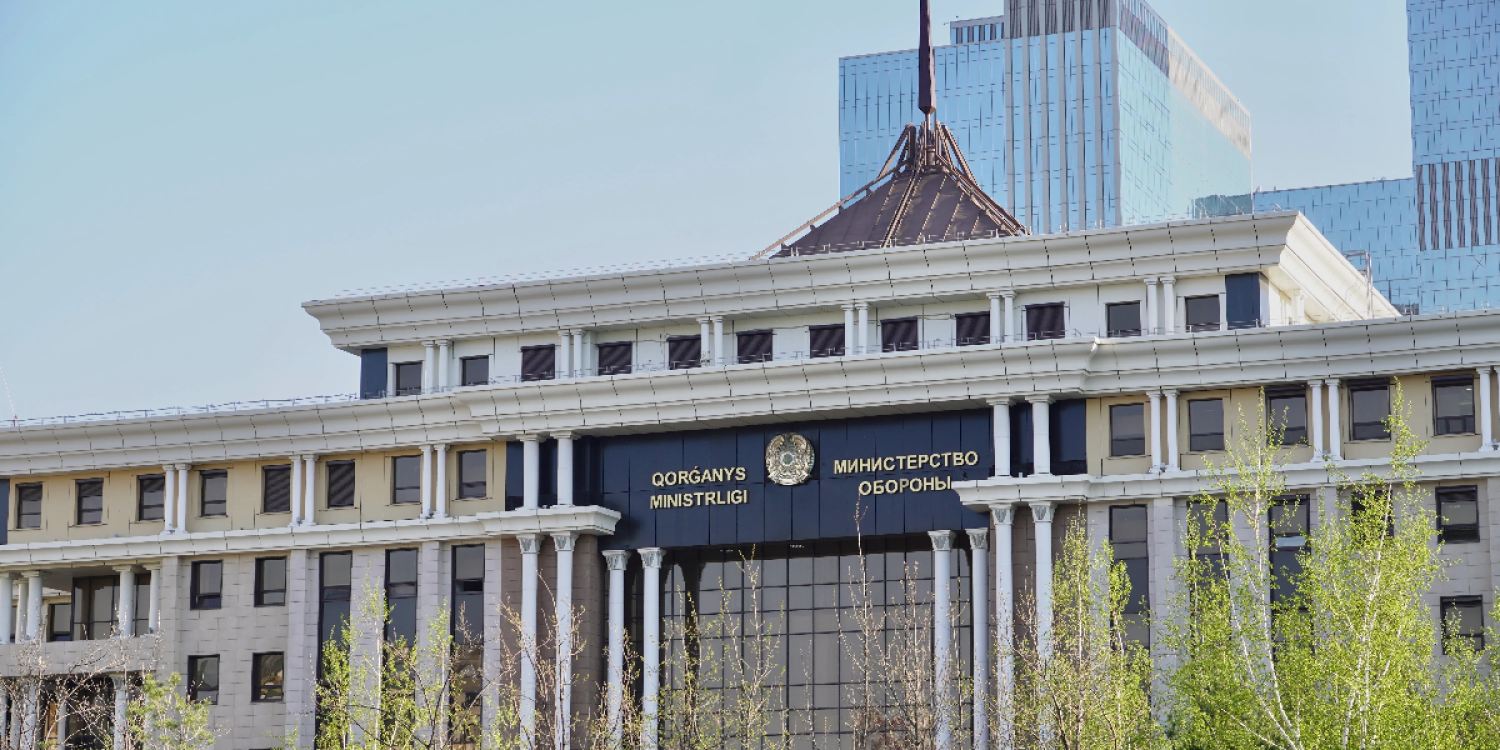 Тоқаев Қорғаныс министрлігіндегі үш жоғары лауазымды басшыны қызметінен босатты