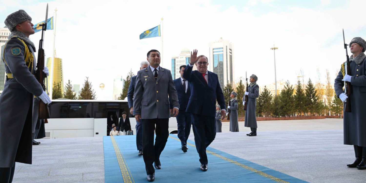 Президент Республика күніне орай екі мыңнан астам азаматты марапаттады
