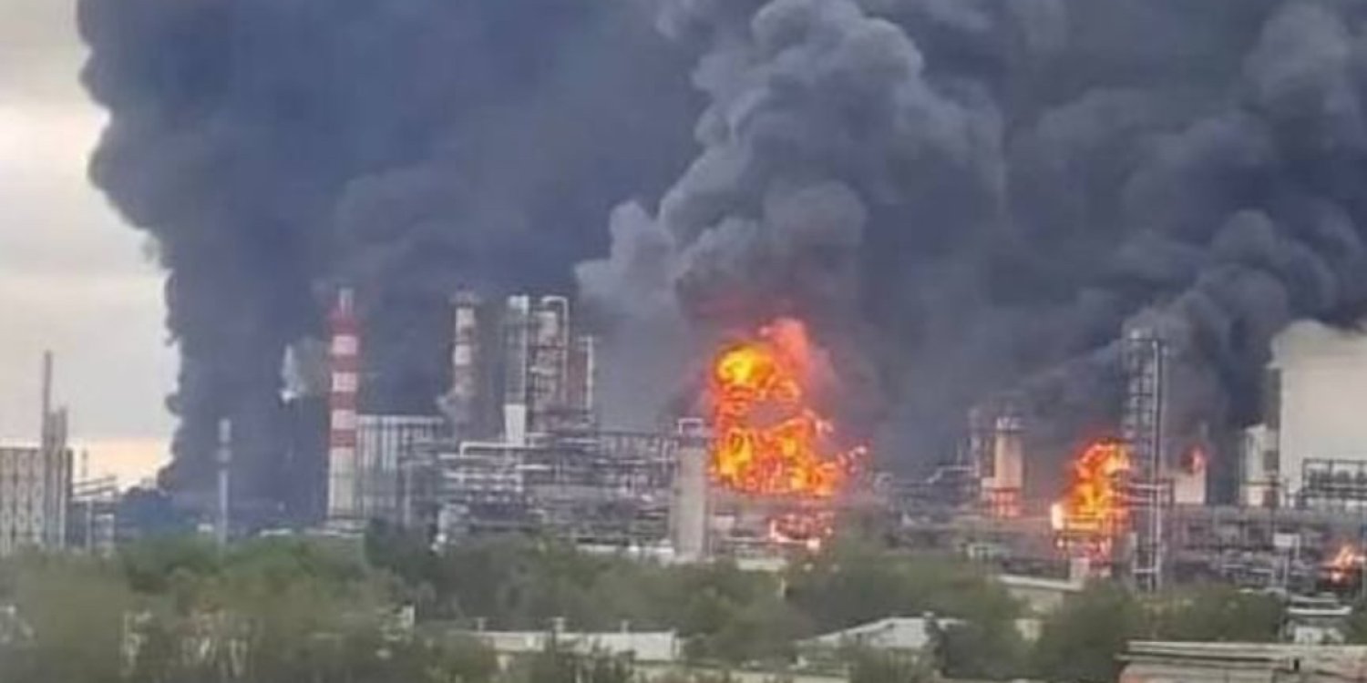 “Киевтен Мәскеуге жауап”: Зеленский Ресейдің мұнай нысандарына соққыны күшейтетінін ескертті