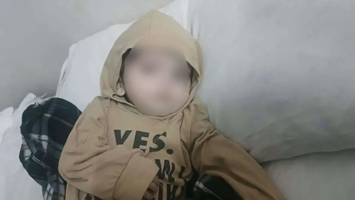 Анасы 1 жастағы баласын жалдамалы пәтерде үш күн жалғыз қалдырып кеткен